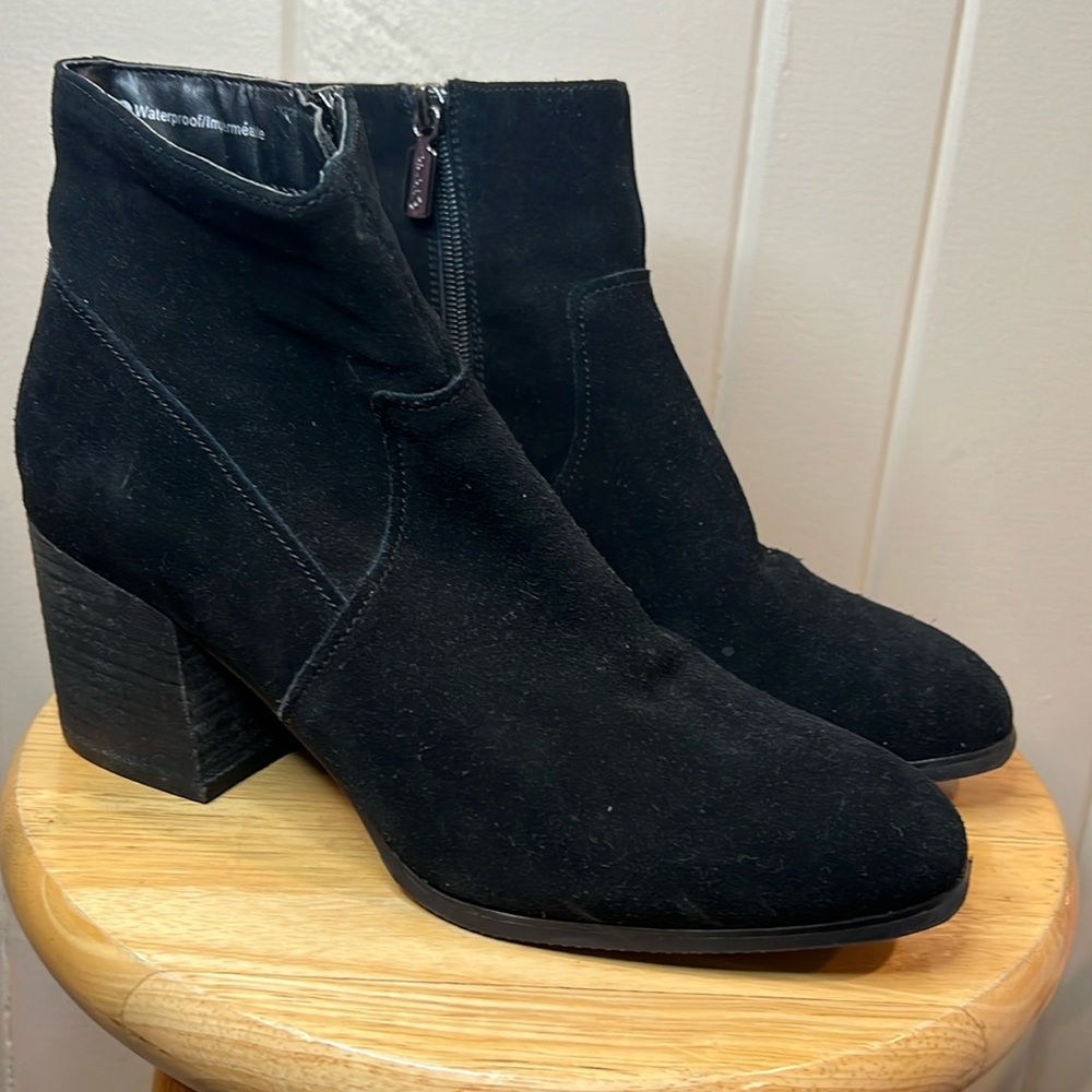 Blondo Sadie Ankle Bootie Waterproof Heeled Boot Black Suede Leather Size 9
